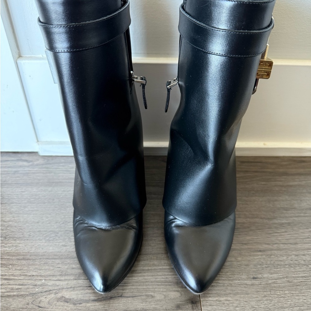 Elegant Black Leather Women's Boots